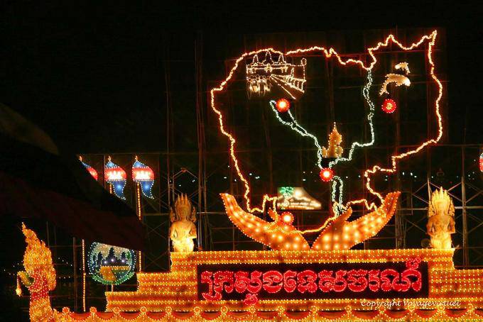 Char galleggiante simboleggia Cambogia, Bon-om-tuk, Phnom Penh - Cambogia