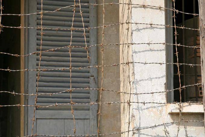 Il filo spinato al Museo del Genocidio Khmer, Phnom Penh - Cambogia
