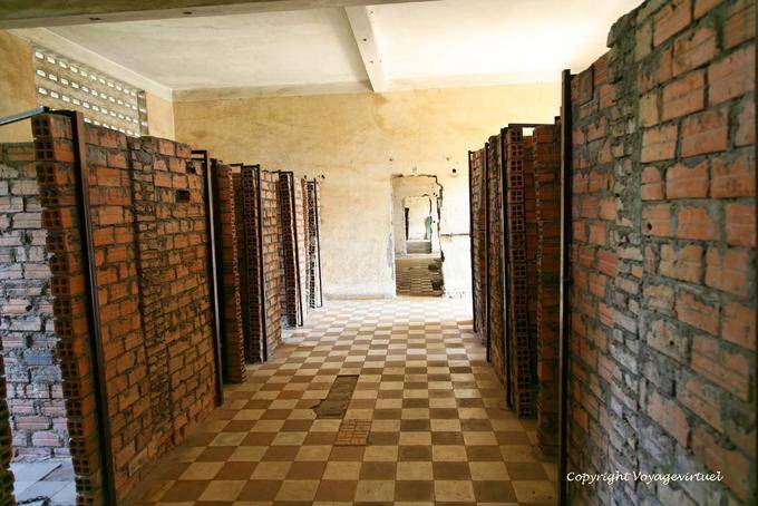 Cellule di una classe al primo piano, Tuol Sleng, Phnom Penh - Cambogia