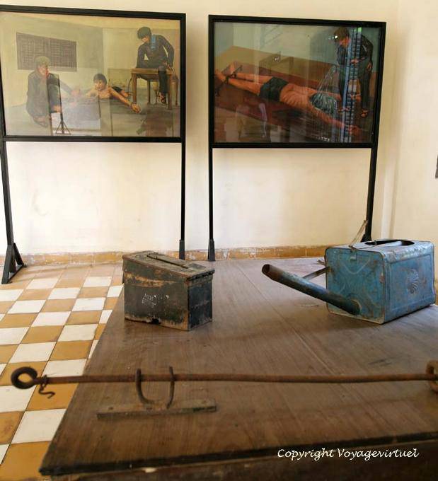 Strumenti di tortura esposti al Genocide Museum, Phnom Penh - Cambogia