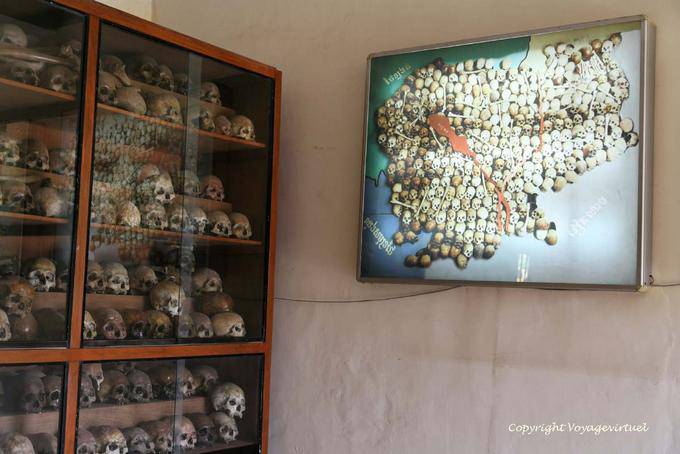 Mostra di teschi delle vittime del genocidio, Tuol Sleng, Phnom Penh - Cambogia