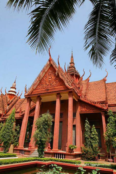 L'ingresso al Museo Nazionale di Phnom Penh, aperto ufficialmente nel 1918 - Cambogia