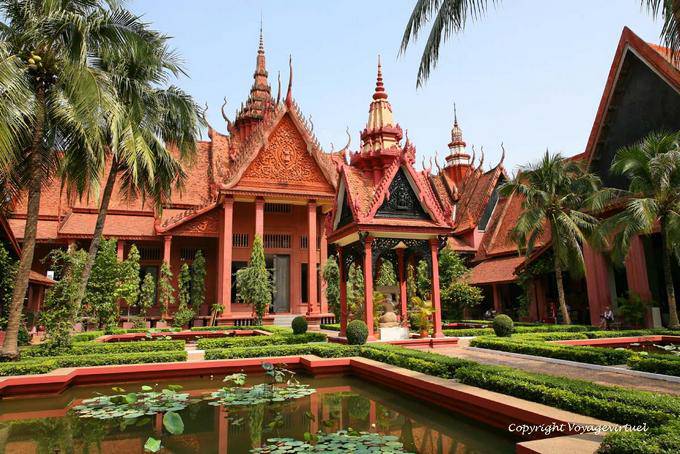 Uno dei quattro bacini di Museo di loto Phnom Penh - Cambogia