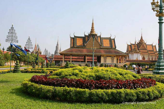 Giardino Parterre di fronte alla sala da ballo, il Palazzo Reale, Phnom Penh - Cambogia