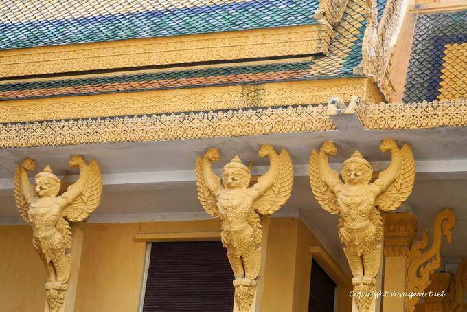 Garudas oro che sostengono il tetto del Palazzo Reale, Phnom Penh - Cambogia