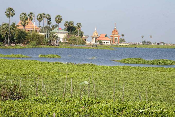 Templi sulle rive del lago Tonle Sap - Cambogia
