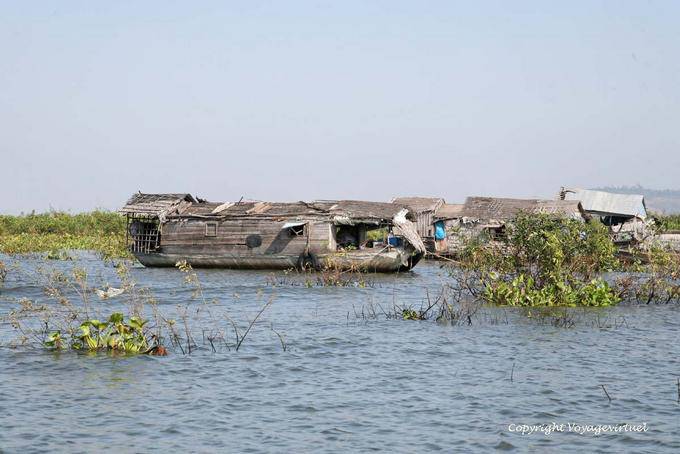 Barge ospita la più grande fiume d'acqua dolce o Tonle Sap - Cambogia