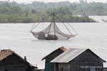 Fiore Net sul fiume, Phumi Chhlong, Cambogia.