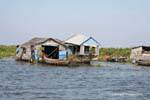 Fragile habitat galleggiante sul Tonle Sap, Cambogia.