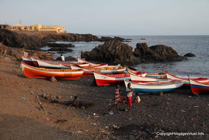 Santiago, Puerto Gouveia, un piccolo porto in serata - Capo Verde