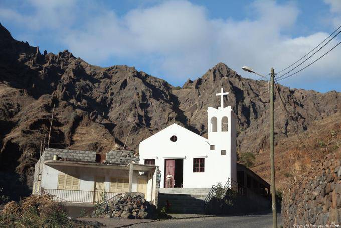 Santo Antão, boca Ambas Caibros, chiesa postmoderno - Capo Verde