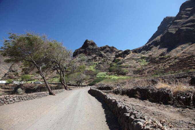 Santo Antão, Cha Igreja strada tra le pareti - Capo Verde