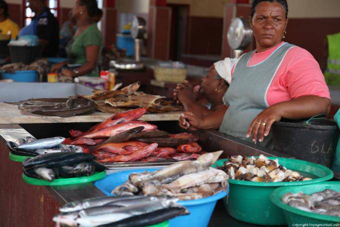 Vendita di pesce in São Vicente, mercado de Peixe Mindelo - Capo Verde