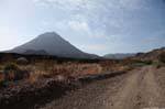 Fogo, Chã das Caldeiras vulcano sulla strada, Capo Verde.