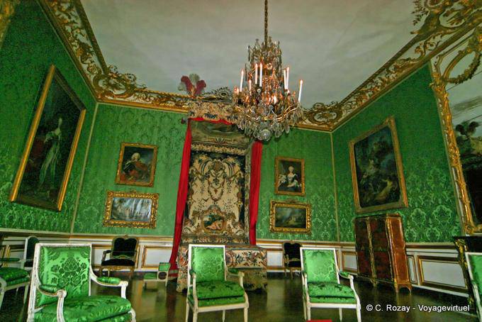 Un'altra vista del letto alla Duchessa di Dauphin, Versailles