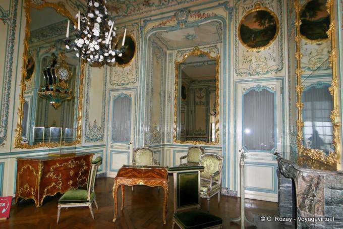 Fair Apartments Dauphine, Versailles