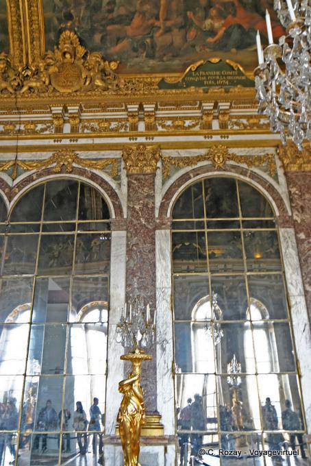 Sala degli Specchi, un riflesso dei visitatori, Versailles