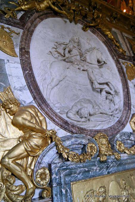Salone di guerra, il re rilievo a cavallo, Versailles