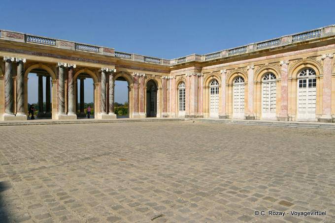 Corte del Grand Trianon di Versailles