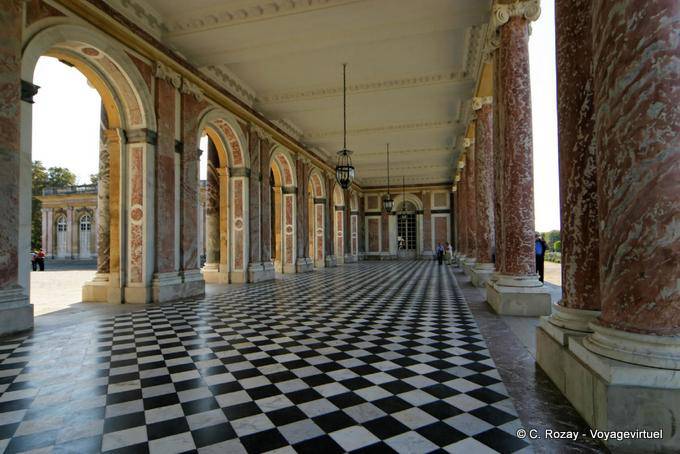 Grand Trianon, un'altra vista del peristilio, Versailles