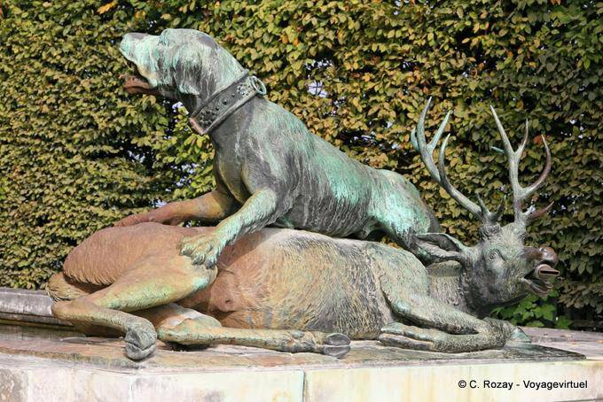 Bronzo cane da caccia e cervi, Versailles