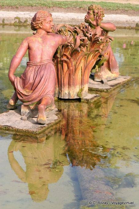 Cry nella fontana, Versailles