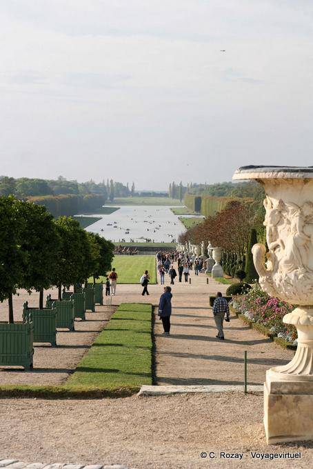 Visualizza Royal Alley e il Canal Grande a Versailles
