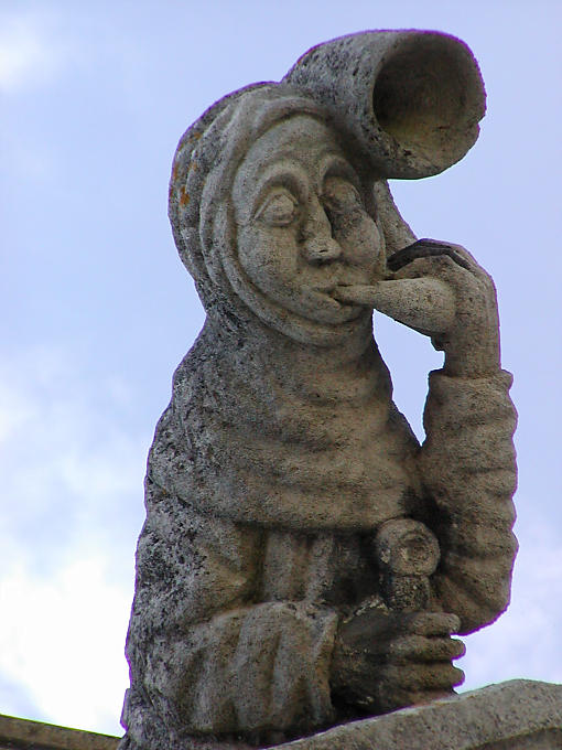 Scultura in pietra di un campanaro medievale, Castello di Amboise, Francia.