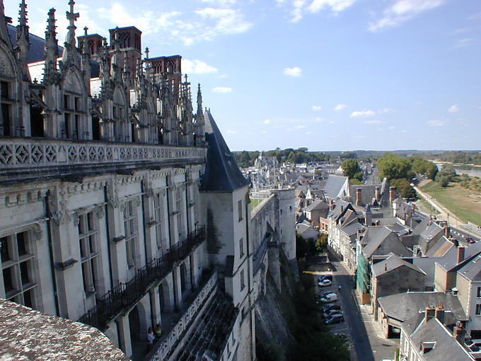 Vista su rue d'Amboise dal castello, Francia.