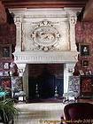 Camino monumentale ornato con la Salamandra Francesco I, Castle Lounge Azay-le-Rideau, Francia.