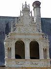 Colonne, pilastri, trabeazioni, conchiglie e medaglioni, Azay-le-Rideau, Francia.