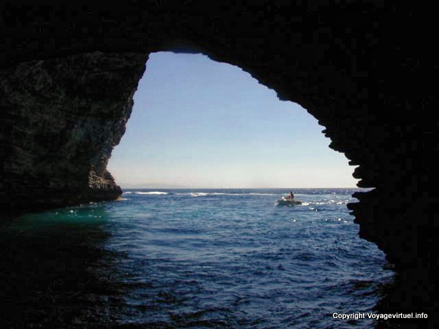 Cave Sdragonato, Bonifacio, Corsica