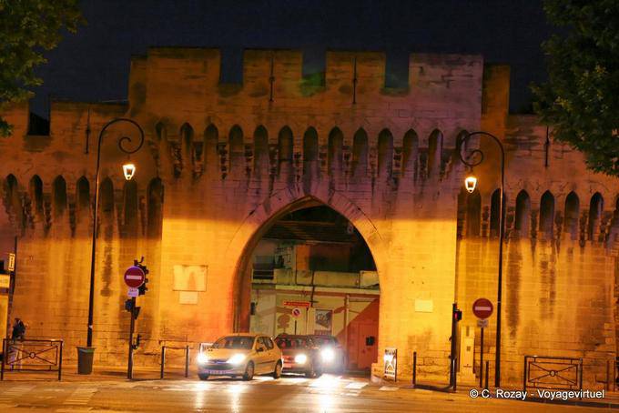 Il Saint-Roch, Avignon di notte, Provenza, Francia