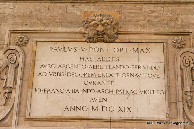 Avignone, menta, bianco lapide di marmo con iscrizione in latino che dice è dedicata a Papa Paolo V, Provenza, Francia