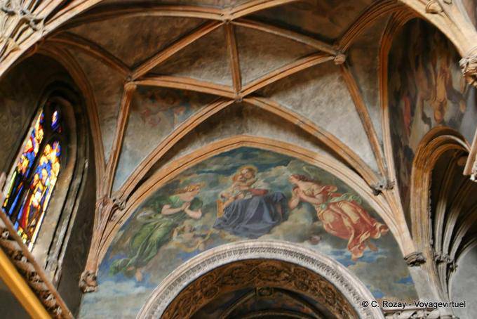 Murale e soffitto della cappella maggiore sul lato nord della navata, Notre Dame des Doms, Avignone, Provenza, Francia