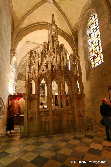 Tomba di Giovanni XXII, Notre Dame des Doms, Avignone, Provenza, Francia