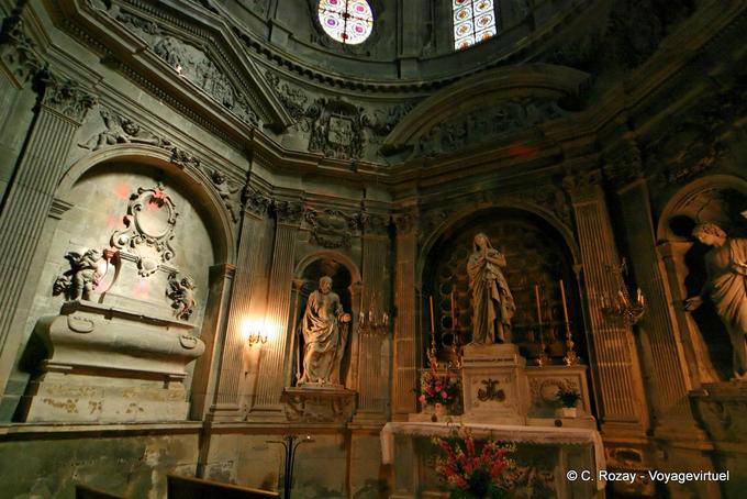 Cappella con una statua della Vergine Maria, scolpita nel 1838 da James Pradier, Notre Dame des Doms, Avignone, Provenza, Francia