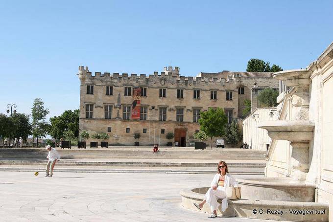 Palazzo Vescovile divenne museo Petit Palais, Avignone, Piazza del Palazzo, Provenza, Francia