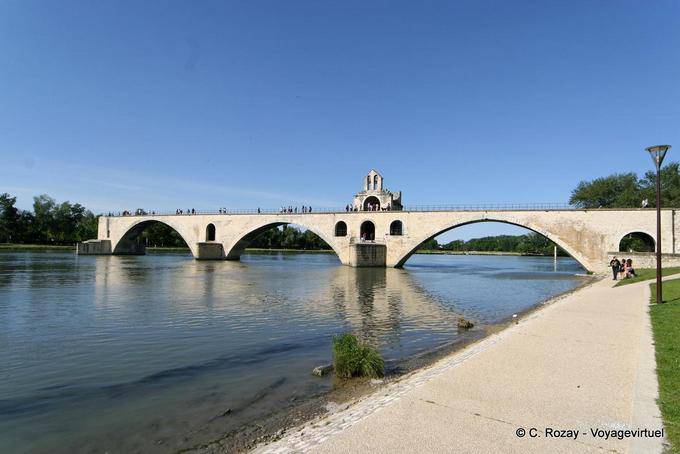 Le arcate del Pont d'Avignon, dal molo, Provenza, Francia