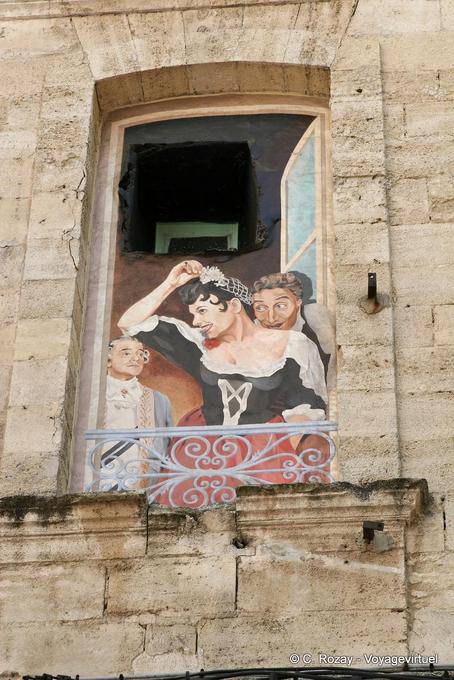Stars dipinte in trompe-l'oeil in una cornice della finestra, Avignon, Provenza, Francia