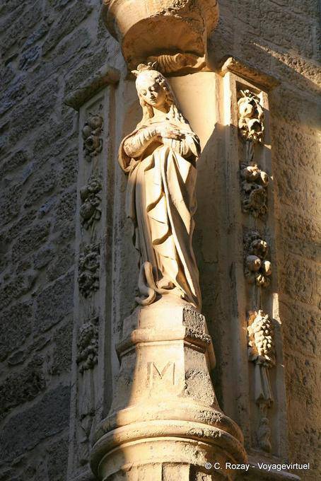 Bella nicchia vergine, angolo di Rue Amelier- Petite Saunerie, Avignon, Provenza, Francia
