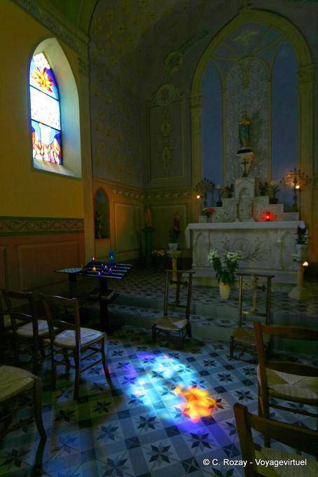 Collobrières, vista interna del Notre-Dame de la Tour, Provenza, Francia