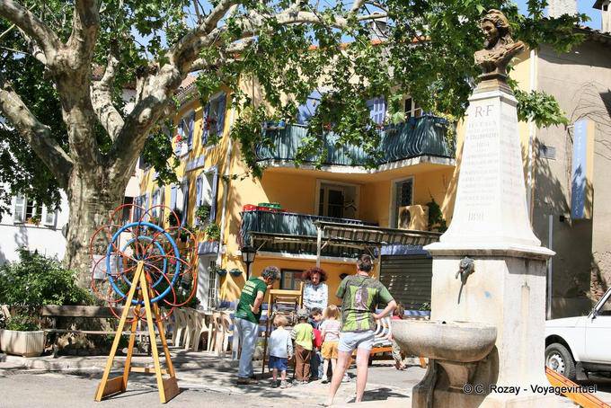 Collobrières, giochi per bambini sul sito, Provenza, Francia