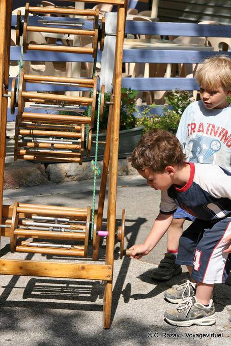 Collobrières, il gioco di legno, Provenza, Francia