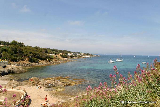 Insenatura rocciosa della Costa Azzurra, Provenza, Francia