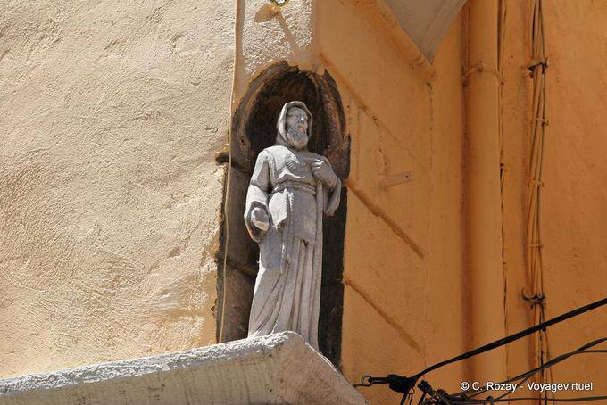 Fréjus, angolo di san statua di San Francesco di Paola, Provenza, Francia