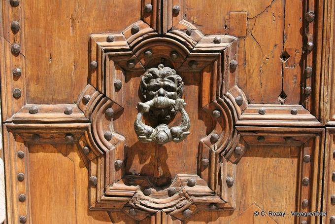 Frejus, close-up sul porta della Cattedrale, Provenza, Francia