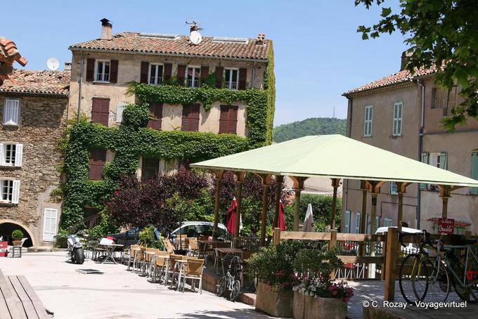 La Garde-Freinet sulla Place du Marché de Provence, Provenza, Francia