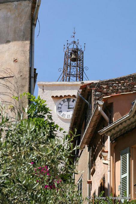Grimaud, la vista dell'orologio del Campanile, Provenza, Francia