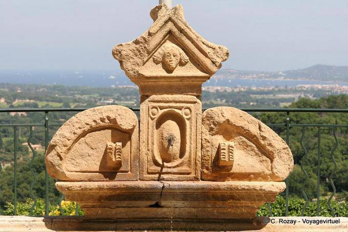Grimaud, Fountain Street City Hall, Provenza, Francia
